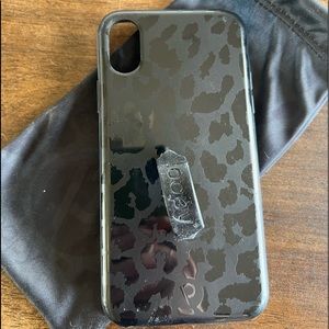 Black leopard loopy case